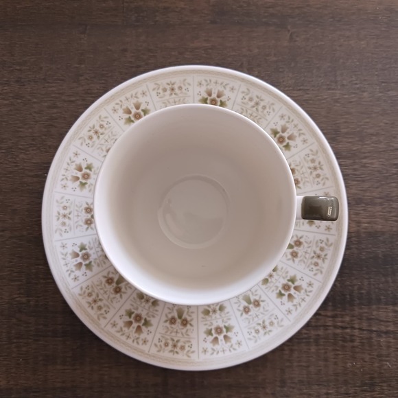 Vintage Royal Doulton Fine Bone China Samarra Flat Cup and Saucer Set - Picture 3 of 9